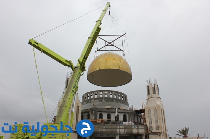 رفع قبة مسجد الروضة في جلجولية